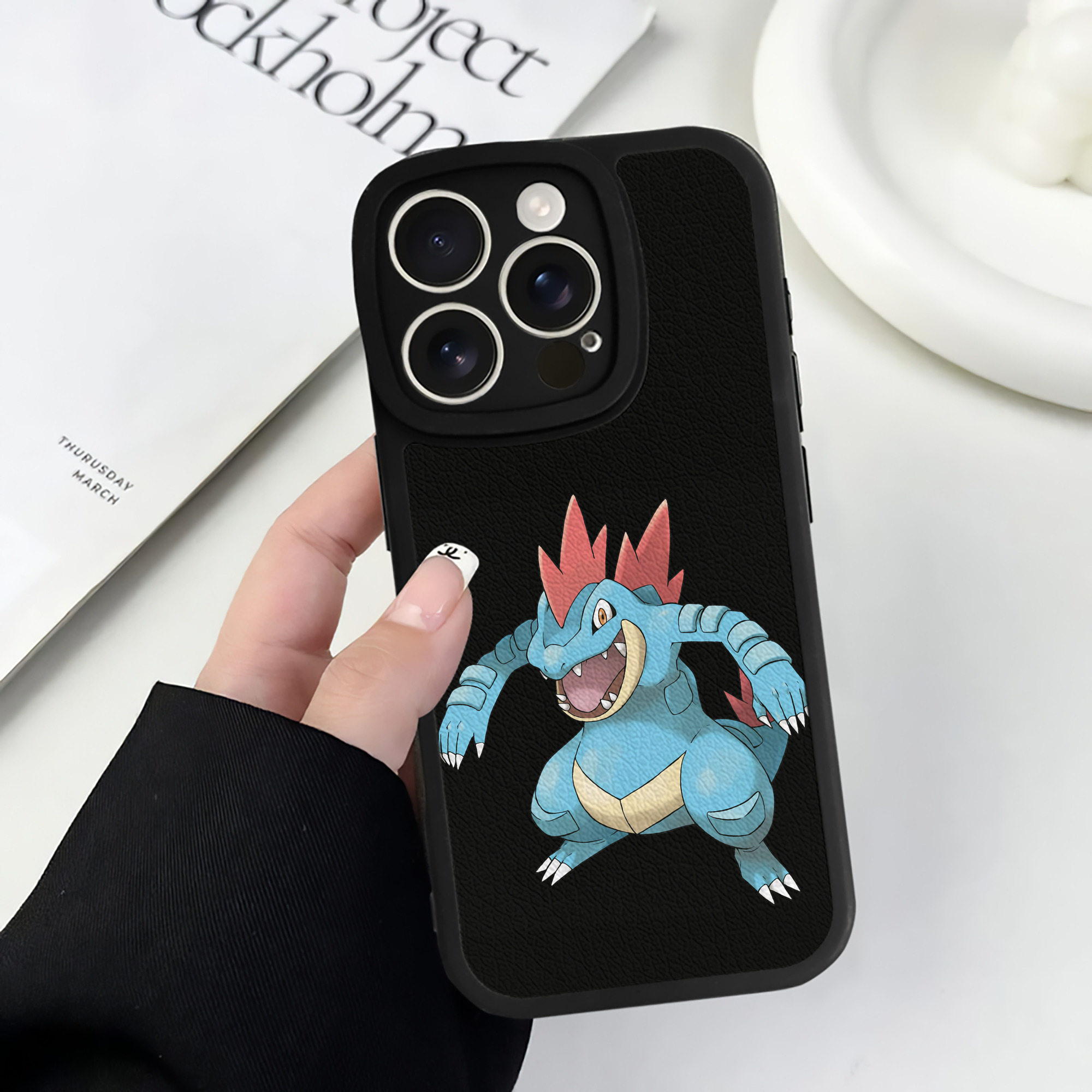 （画像用） ポケットモンスター Pokémon 【iPhone 16シリーズ対応】シリコンスマホケース（レザー調） 材質：シリコン